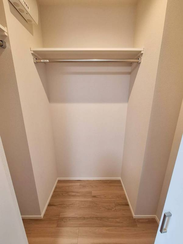 ハレメリア深沢の収納|ウォークインクローゼット1.1帖