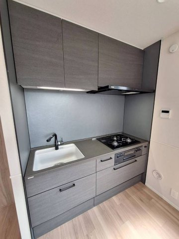 ハレメリア深沢のキッチン|ガス３口グリル付きシステムキッチン