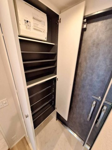 ハレメリア深沢の玄関|収納力のあるシューズBOX