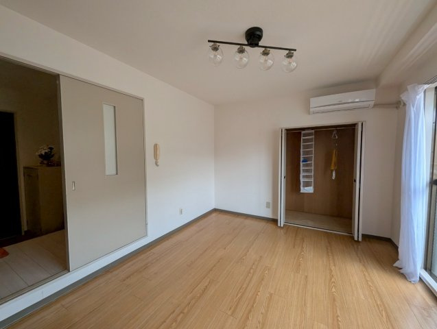 ドエル豊島の洋室