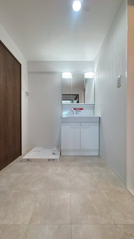 【独立洗面台】 | オリエントハイツJR千鳥駅前☆仲介手数料無料☆ | 脱衣所にある収納が、十分だなって思える物件は少ないけど、これならバスタオルたくさん置いても大丈夫♪