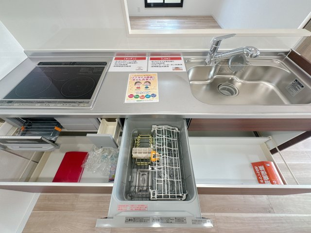 【キッチン】 | オリエントハイツJR千鳥駅前☆仲介手数料無料☆ | 食洗器。ぜいたく品だと思いつつも、使いだすとやめられないと評判の。最初から備え付けのありがたさ。ぜひ実感してください！
