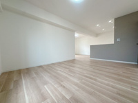 【居間・リビング】 | オリエントハイツJR千鳥駅前☆仲介手数料無料☆ | 景観を望みながらお部屋でくつろぐのがおすすめの過ごし方です♪家族との時間、自分の時間共に大切にできる空間がここにあります。