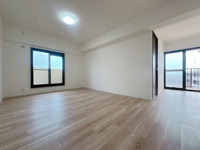 【居間・リビング】 | オリエントハイツJR千鳥駅前☆仲介手数料無料☆ | 景観を望みながらお部屋でくつろぐのがおすすめの過ごし方です♪家族との時間、自分の時間共に大切にできる空間がここにあります。