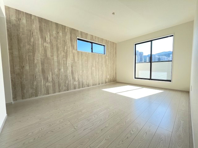 【寝室】 | 福岡市南区柏原6丁目1期　3号棟（全5区画）【仲介手数料無料・0円】 | 現地写真。2階主寝室です。