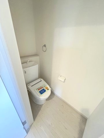 【トイレ】 | 福岡市南区柏原6丁目1期　3号棟（全5区画）【仲介手数料無料・0円】 | 現地写真。2階にもトイレです。