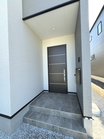 【玄関】 | 福岡市南区柏原6丁目1期　3号棟（全5区画）【仲介手数料無料・0円】 | 現地写真。