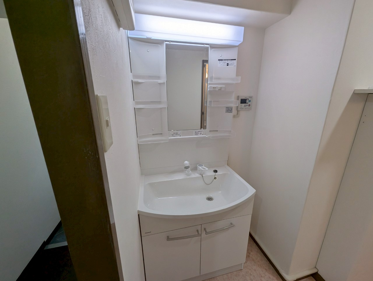 シャルム池田１号棟の独立洗面台