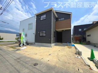 【外観】 | 建物完成しました。物件内部もご見学頂けます。プラス不動産販売にお任せ下さい。