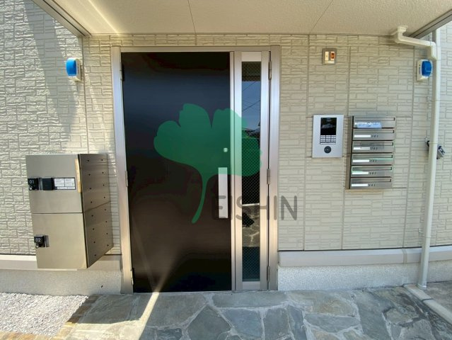 D-roomアルバ諸岡B棟のエントランス
