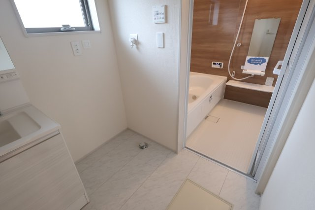 【ランドリースペース】 | 《仲介手数料無料》岩槻区美幸町4-33(全1戸)新築一戸建てリーブルガーデン | 撮影日 2025年10月20日 14:00 曇り