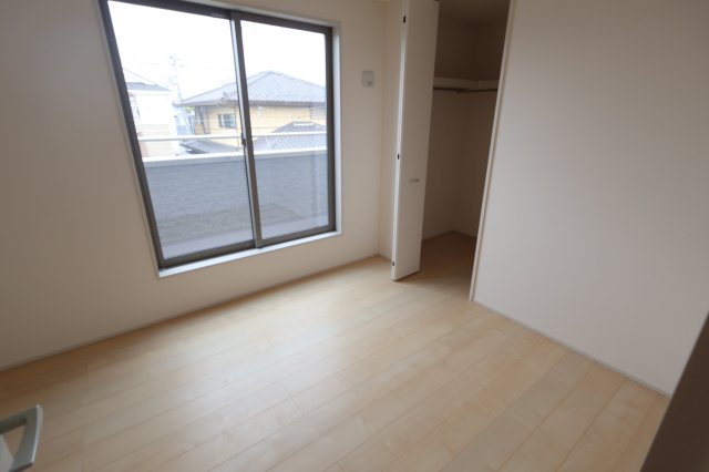 【洋室】 | 《仲介手数料無料》岩槻区美幸町4-33(全1戸)新築一戸建てリーブルガーデン | 撮影日 2025年10月20日 14:00 曇り