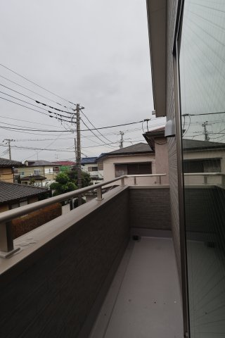 【バルコニー】 | 《仲介手数料無料》岩槻区美幸町4-33(全1戸)新築一戸建てリーブルガーデン | 撮影日 2025年10月20日 14:00 曇り