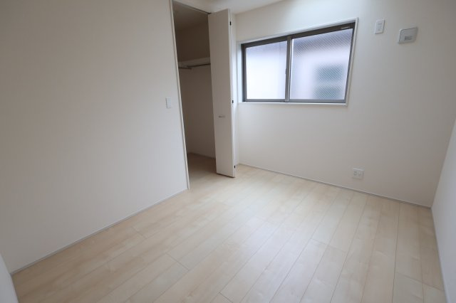 【洋室】 | 《仲介手数料無料》岩槻区美幸町4-33(全1戸)新築一戸建てリーブルガーデン | 撮影日 2025年10月20日 14:00 曇り