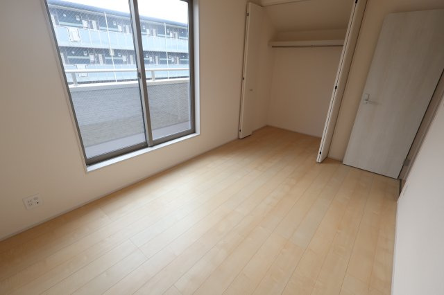 【洋室】 | 《仲介手数料無料》岩槻区美幸町4-33(全1戸)新築一戸建てリーブルガーデン | 撮影日 2025年10月20日 14:00 曇り