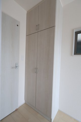 【玄関】 | 《仲介手数料無料》岩槻区美幸町4-33(全1戸)新築一戸建てリーブルガーデン | 撮影日 2025年10月20日 14:00 曇り