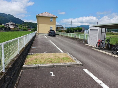 【駐車場】 | ラ・フルール壱番館
