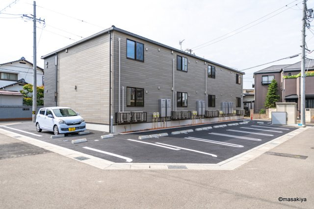 コンフォルト城山の駐車場