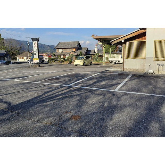 大垣市上石津町上原の店舗一部の駐車場
