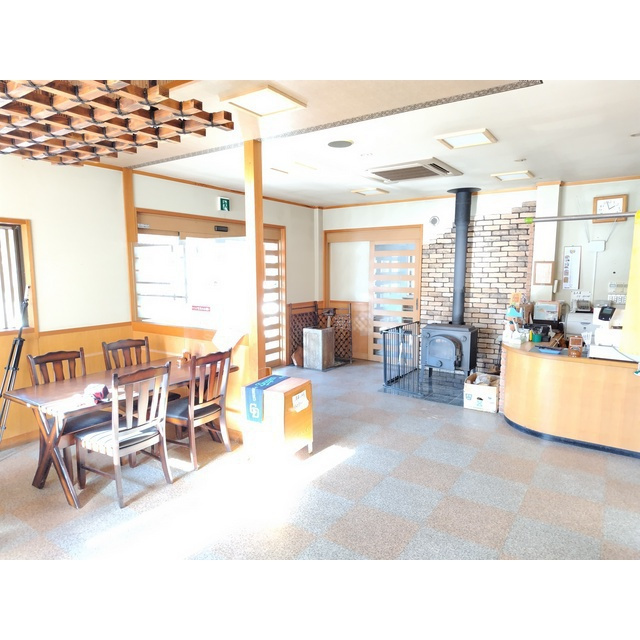 大垣市上石津町上原の店舗一部の居間・リビング