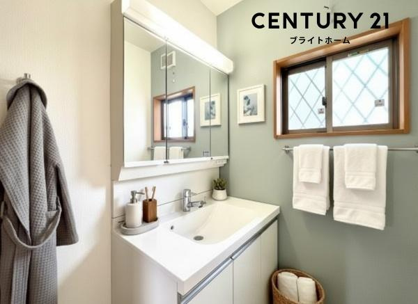 横浜市泉区上飯田町の中古一戸建の独立洗面台|お化粧もしやすい三面鏡付き独立洗面台、
収納もしっかりあり、洗剤などもしまっておけます。