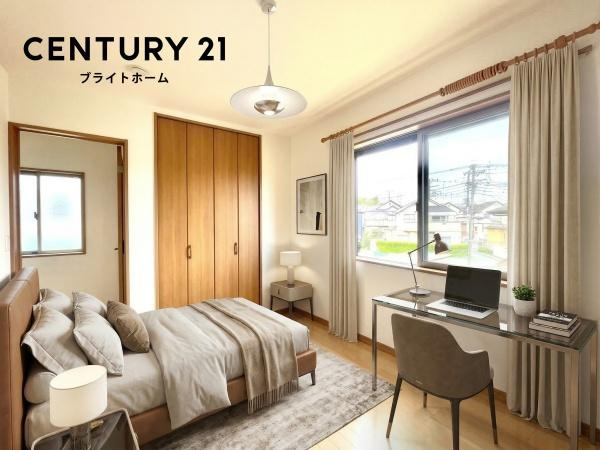 横浜市泉区上飯田町の中古一戸建の洋室|窓からの光が嬉しい洋室です。
収納もあり、荷物が多い方にも安心です♪