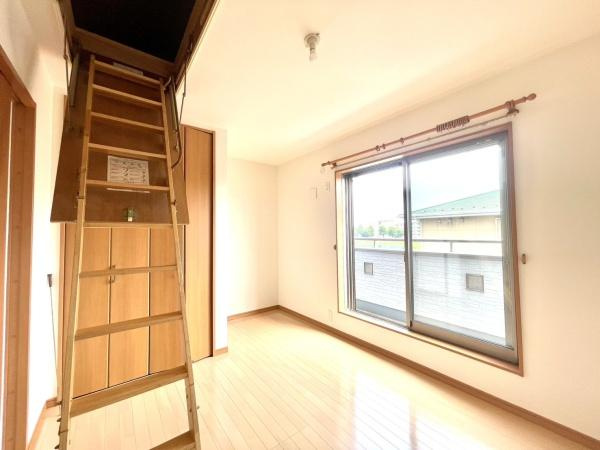 横浜市泉区上飯田町の中古一戸建の洋室|落ち着きのある洋室です！
休日はこちらでおくつろぎ下さい♪