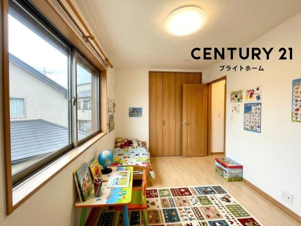 横浜市泉区上飯田町の中古一戸建の洋室|落ち着きのある洋室です！
休日はこちらでおくつろぎ下さい♪