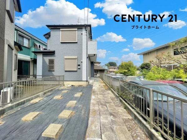 横浜市泉区上飯田町の中古一戸建の前面道路含む現地写真|落ち着いた街並みになります。
是非一度、現地へお越しください。 
ご自宅までの送迎もいたします