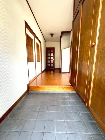 六十谷戸建　の玄関