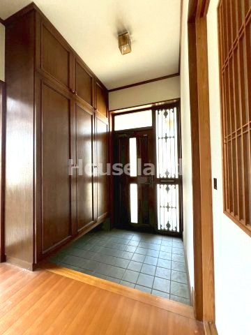 六十谷戸建　の玄関