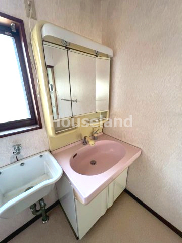 六十谷戸建　の独立洗面台