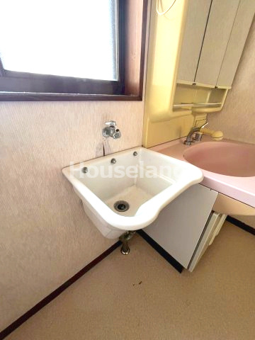 六十谷戸建　の独立洗面台