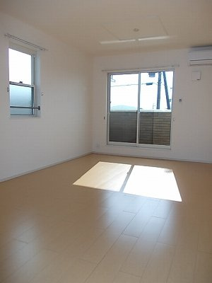 エルフィン　二番館の居間・リビング