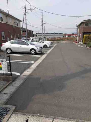 エルフィン　二番館の駐車場