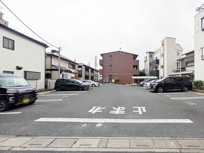レジェンドピアの駐車場|駐車場があるので、車を買う予定の方も安心です