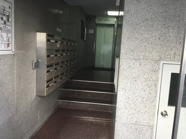 第１東ビルのエントランス