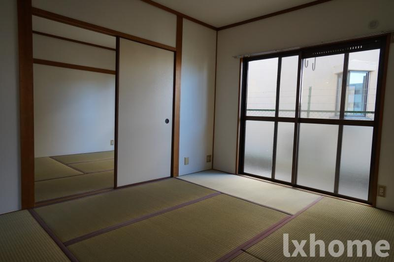 佐藤第3マンションの和室|柔らかい畳が心地よい和室