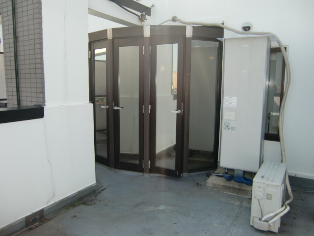 サンビルダー六甲山ノ手のエントランス