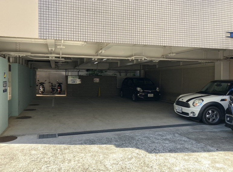 サンビルダー六甲山ノ手の駐車場