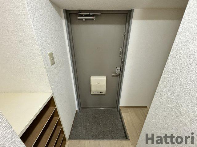 プチハイツ服部の玄関