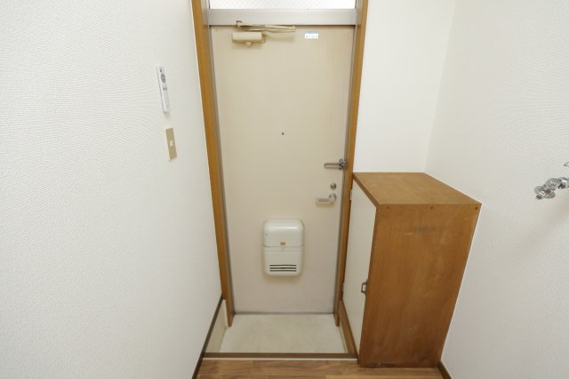 ルーミー高砂Ⅱ号館の玄関