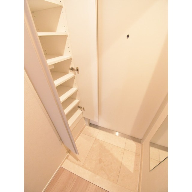 ザ・レジデンス赤坂檜町の収納|シューズボックス