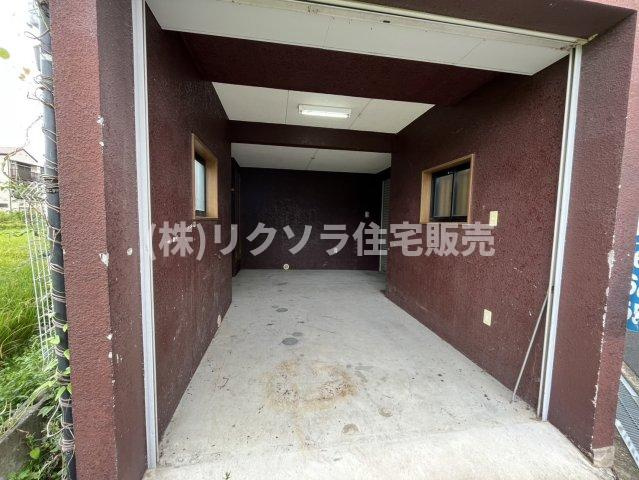 高柳2丁目　中古一戸建ての駐車場|手動シャッター2台駐車可・電動シャッター1台駐車可
■物件内覧・資金計画相談・住宅ローン相談、リフォーム相談、お問合せ受付中■
※当日・翌日のご内覧、ご相談はお電話でのお問合せがスムーズです！