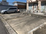博文館　北棟の駐車場