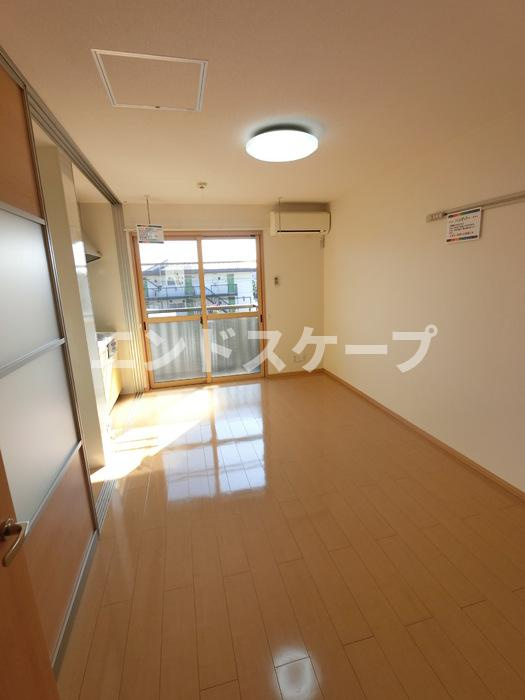カーサＨＡＫＯＤＡの居間・リビング|高崎、前橋エリアのお部屋探しはエンドスケープまで！お客様の理想お聞かせ下さい♪