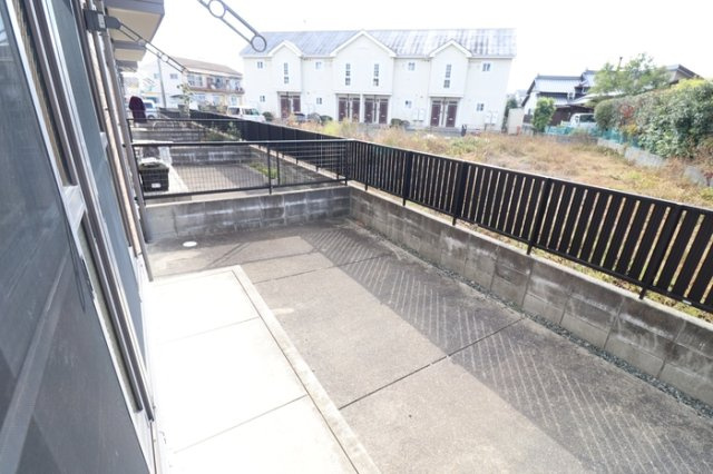 熊本市南区元三町２丁目のアパートのバルコニー