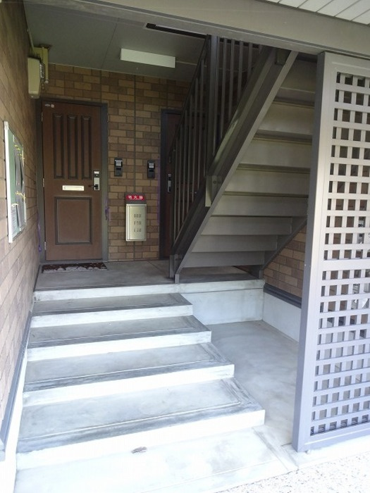 熊本市南区元三町２丁目のアパートのエントランス