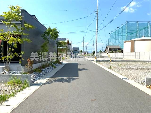 ６５６６３　本巣郡北方町小柳未使用住宅の前面道路含む現地写真