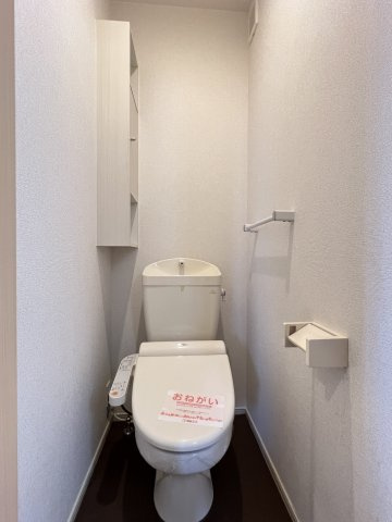 コリーヌ　リジエールのトイレ|快適な暖房機能が付いているタイプのトイレです
